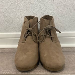 Universal Thread ankle high tan booties size 8